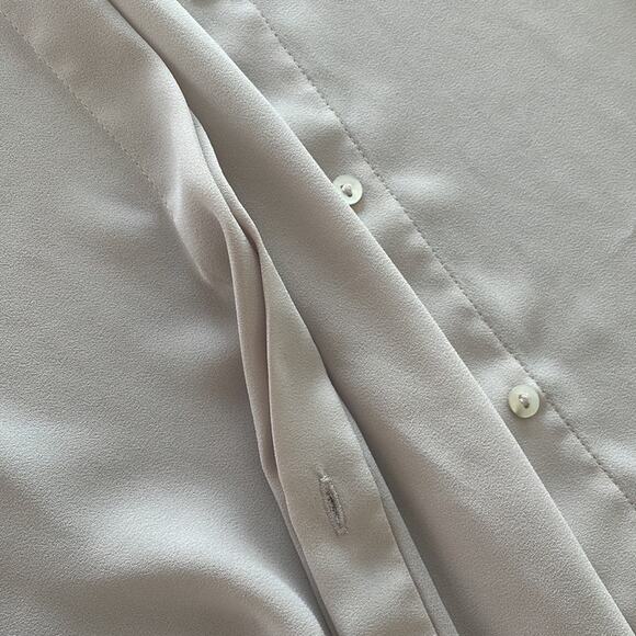 Forever 21 Nude Button Down Long Sleeves Sheath Blouse NWOT - Picture 4 of 7